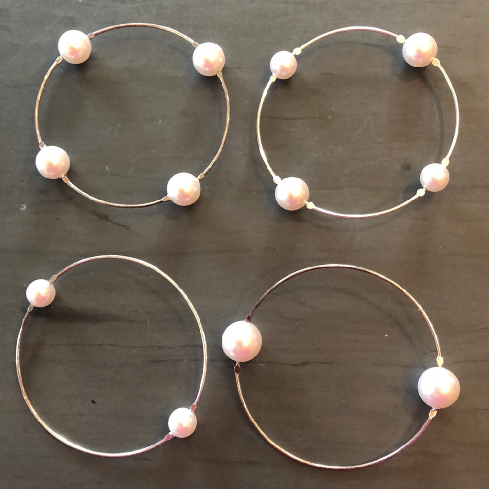 Set of 4 bangles with pearls